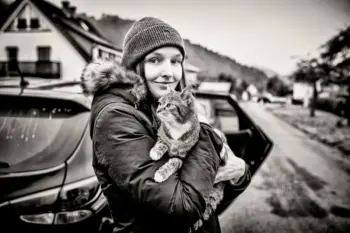 Portrait mit Katze - Foto: Schindelbeck